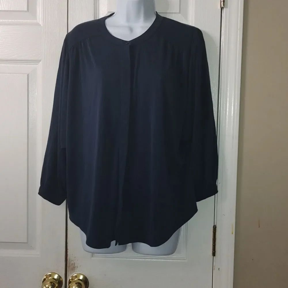 Kaari Blue  super soft navy blouse  button front  Sz M